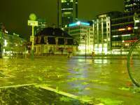 Hauptwach Frankfurt bei Nacht und Regen